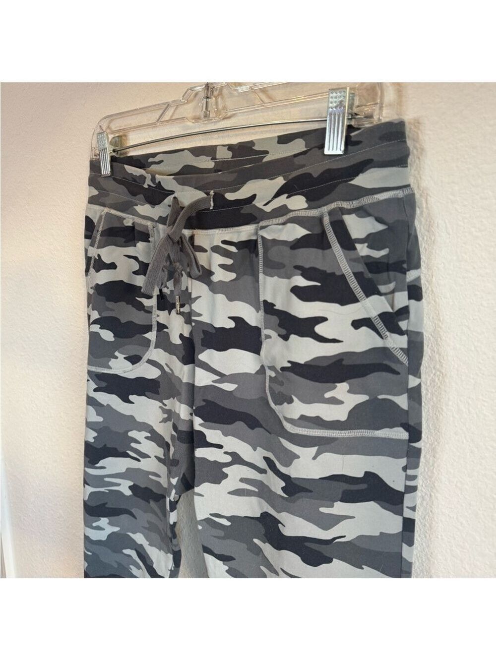 ZYIA ACTIVE ‘Unwind ‘ Joggers White Snow Camo - Picture 5 of 13